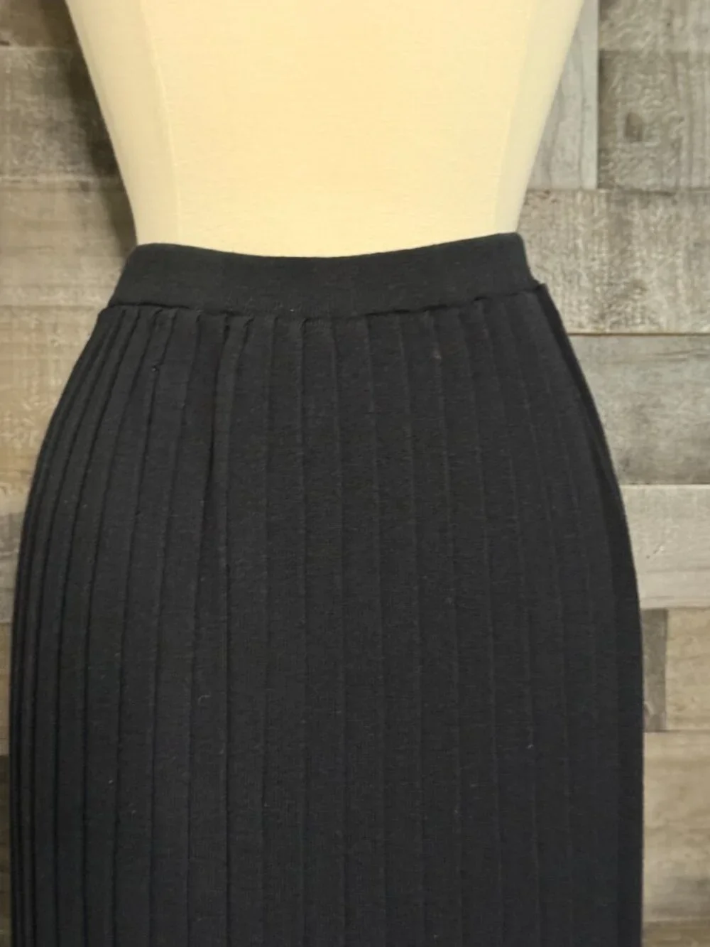 Thackery black pleated maxi skirt large vintage 90s business casual feminine